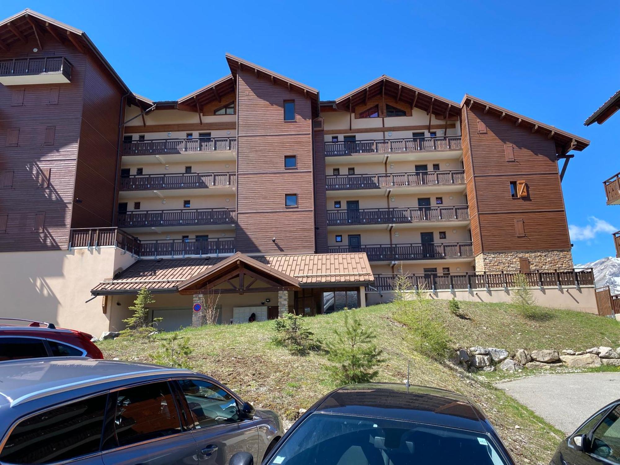 Eden Sur Les Pistes Avec Vue Panoramique Sur La Vallee La Joue du Loup Exterior photo